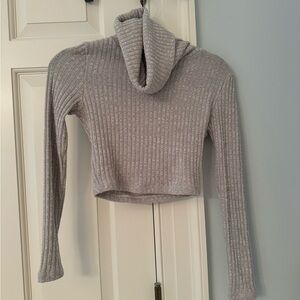 White Fox cropped turtle neck sweater in grey XS